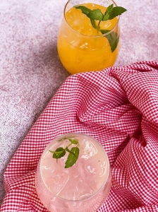 W spółce z naturą lemoniada mango pomarańcza cytryna - sok w szklance