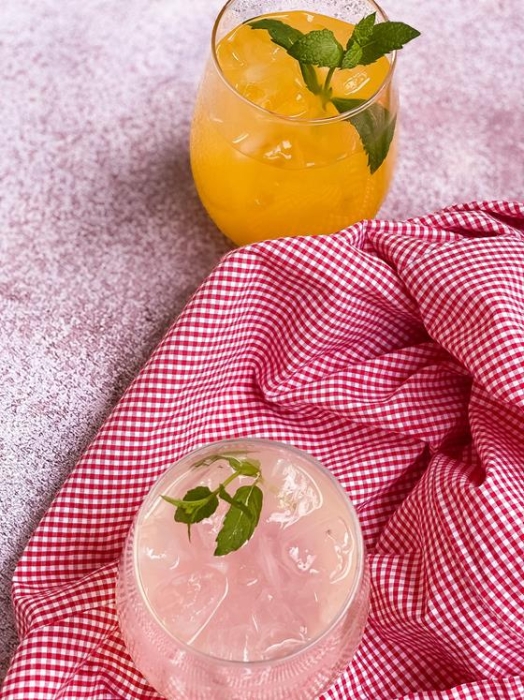 W spółce z naturą lemoniada mango pomarańcza cytryna - sok w szklance