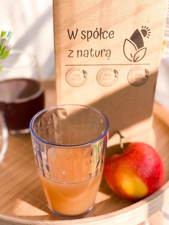W spółce z naturą sok jabłkowy 100% - sok w szklance