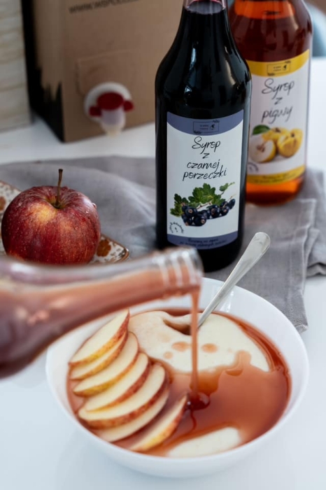 W spółce z naturą syrop z czarnej porzeczki - syrop w misce