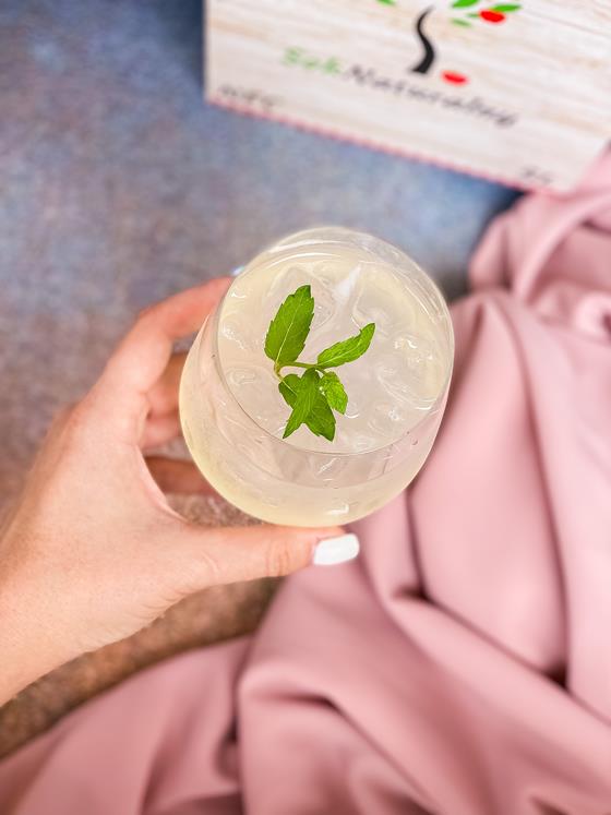 W spółce z naturą Lemoniada z sokiem cytrynowym NFC - sok w szklance
